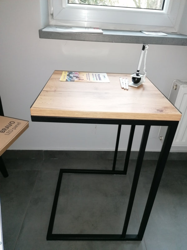 Stolik w stylu loft